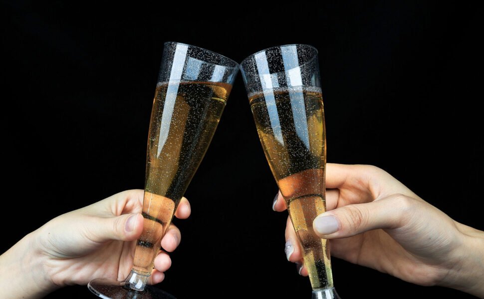 4.5oz Silver Glitter Plastic Champagne Flutes a2
